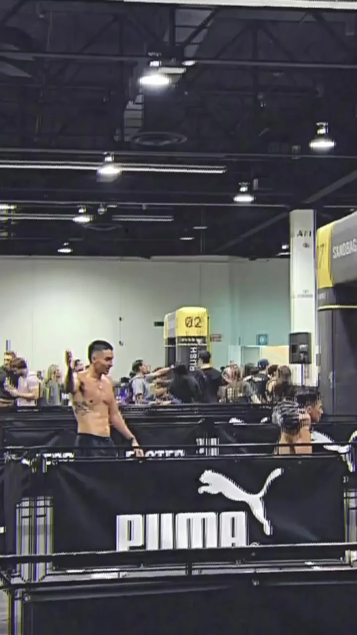 Coach Santi competing at a HYROX fitness race, a personal trainer who trains and competes himself